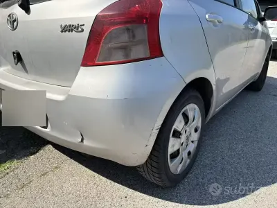 Usata Toyota Yaris Sol 90 CV (66 kW) 2007 Grigio Utilitaria