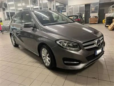 Usata Mercedes B180 Business 109 CV (80 kW) 2018 Grigio Utilitaria