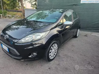 Usata Ford Fiesta Titanium 92 CV (67 kW) 2011 Bluazzurro Berlina