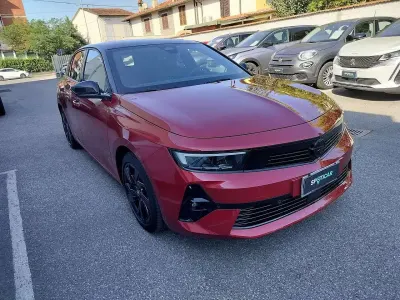 Usata Opel Astra 131 CV (96 kW) 2024 Rosso Utilitaria
