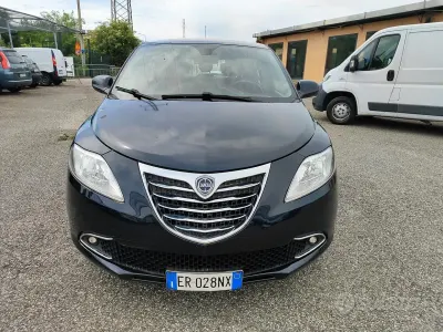 Gebraucht Lancia Ypsilon Gold 69 PS (50 kW) 2013 Schwarz Kleinwagen