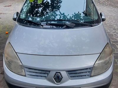 Usata Renault Scénic II 105 CV (77 kW) 2006 Grigio Monovolume