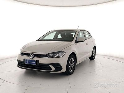 Usata VW Polo Life 95 CV (69 kW) 2023 Grigio Utilitaria