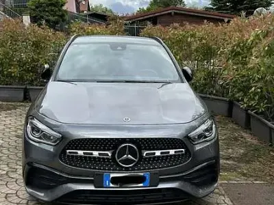 Usado Mercedes GLA180 AMG 116 CV (85 kW) 2022 Gris SUV