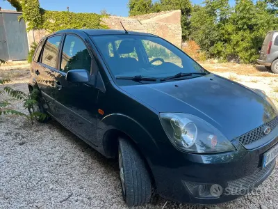Usata Ford Fiesta 68 CV (50 kW) 2006 Bluazzurro Utilitaria