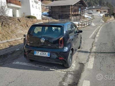 Usata VW up! move up! 75 CV (55 kW) 2019 Nero Utilitaria
