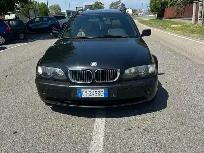Usata BMW 318 Comfort Edition 115 CV (84 kW) 2005 Nero Station wagon