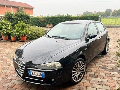 Usata Alfa Romeo 147 120 CV (88 kW) 2007 Nero Utilitaria