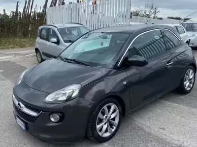 Usata Opel Adam 69 CV (50 kW) 2015 Nero Utilitaria