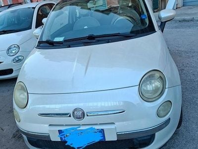 Begagnad Fiat 500 Lounge 69 HK (50 kW) 2011 Vit Halvkombi