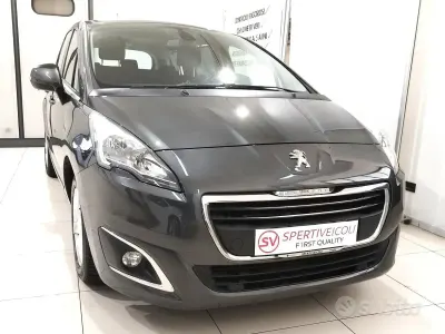Usata Peugeot 5008 Active 115 CV (84 kW) 2015 Grigio Monovolume
