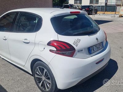 Usata Peugeot 208 75 CV (55 kW) 2017 Bianco Utilitaria