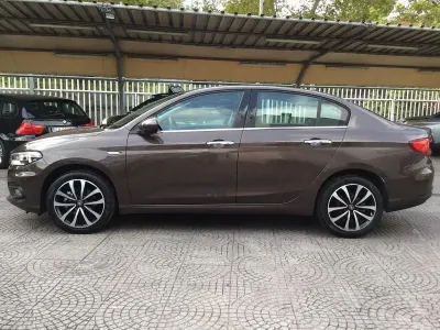 Usata Fiat Tipo 120 CV (88 kW) 2015 Marrone Berlina