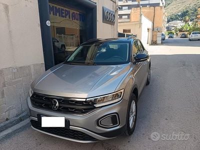Usata VW T-Roc Life 150 CV (110 kW) 2024 Grigio SUV
