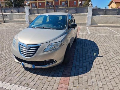 Usado Lancia Ypsilon 69 HP (50 kW) 2014 Citadino