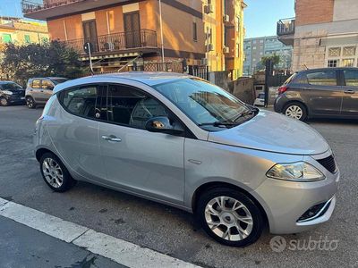 Usata Lancia Ypsilon 69 CV (50 kW) 2016 Grigio Utilitaria