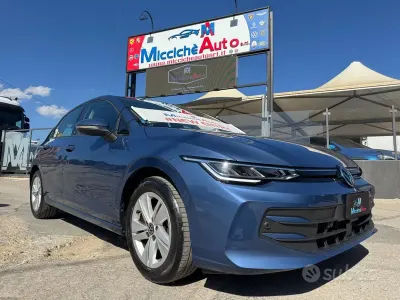 Usata VW Golf VIII Life 116 CV (85 kW) 2025 Blu Berlina