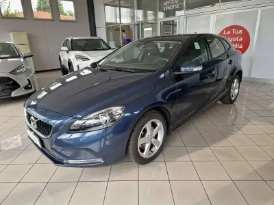 Usata Volvo V40 Kinetic 120 CV (88 kW) 2017 Blu/azzurro Berlina
