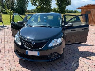 Usata Lancia Ypsilon 69 CV (50 kW) 2019 Nero Utilitaria
