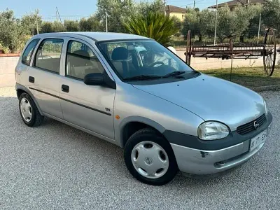 Usata Opel Corsa 54 CV (39 kW) 1998 Grigio Utilitaria