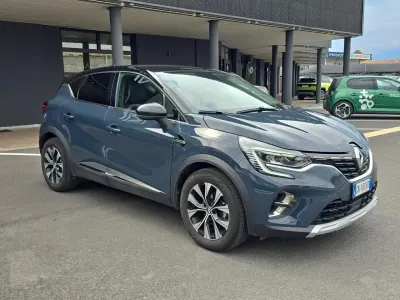Usata Renault Captur Intens 101 CV (74 kW) 2023 Blu SUV