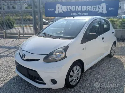 Usata Toyota Aygo Connect Style 68 CV (50 kW) 2013 Bianco Utilitaria