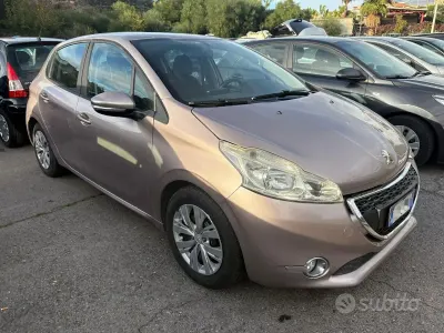 Usata Peugeot 208 Access 82 CV (60 kW) 2013 Marrone Utilitaria