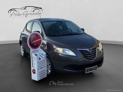 Begagnad Lancia Ypsilon Gold 69 HK (50 kW) 2012 Grå Halvkombi