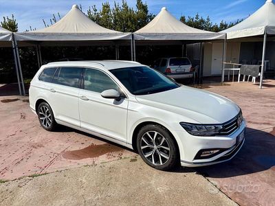 Usata VW Passat 190 CV (139 kW) 2019 Bianco Station wagon
