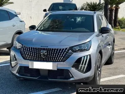 Usata Peugeot 2008 Allure 101 CV (74 kW) 2024 Grigio SUV