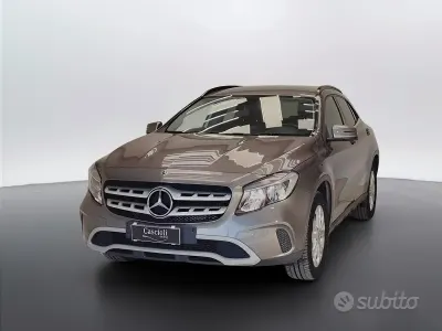 Usata Mercedes GLA200 Business 136 CV (100 kW) 2019 Grigio SUV