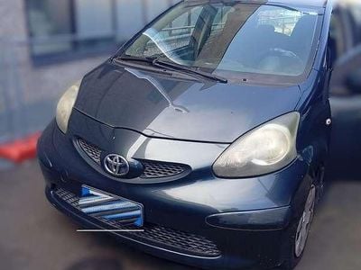 Usata Toyota Aygo Sol 68 CV (50 kW) 2005 Grigio Utilitaria