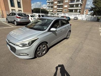 Usata Hyundai i20 Style 75 CV (55 kW) 2015 Argento Utilitaria