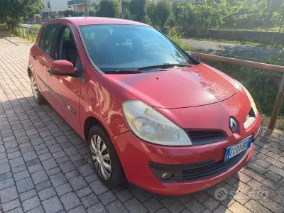 Usata Renault Clio II 75 CV (55 kW) 2010 Rosso Berlina