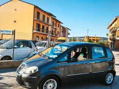 Usata Lancia Musa 95 CV (69 kW) 2012 Grigio Monovolume
