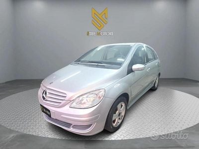 Usata Mercedes B180 109 CV (80 kW) 2008 Bianco Monovolume