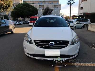 Usata Volvo XC60 R-Design Momentum 136 CV (100 kW) 2014 Bianco SUV