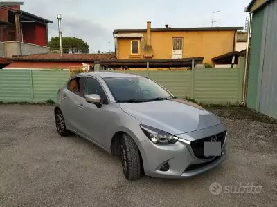 Usata Mazda 2 105 CV (77 kW) 2017 Grigio Berlina