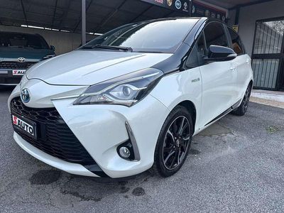 Usata Toyota Yaris Hybrid Style 75 CV (55 kW) 2018 Pearl white Berlina