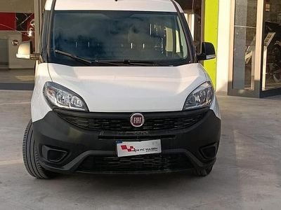 Usata Fiat Doblò S 120 CV (88 kW) 2022 Bianco Monovolume