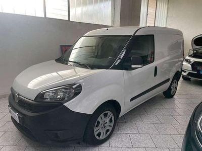 Usata Fiat Doblò Lounge 105 CV (77 kW) 2022 Bianco Monovolume