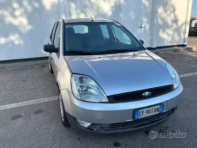 Usado Ford Fiesta 68 HP (50 kW) 2003 Cinzento Citadino