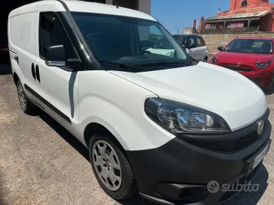 Usata Fiat Doblò S 120 CV (88 kW) 2022 Bianco Monovolume