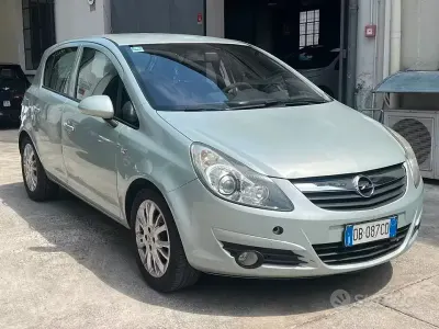 Usata Opel Corsa 80 CV (58 kW) 2009 Verde Utilitaria