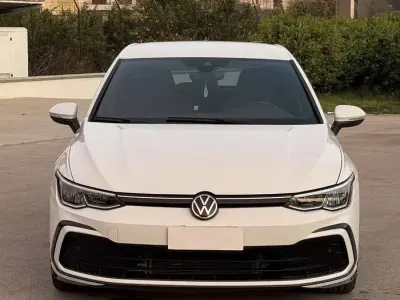 Usata VW Golf VIII R-line 131 CV (96 kW) 2023 Berlina
