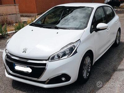 Usata Peugeot 208 82 CV (60 kW) 2017 Utilitaria