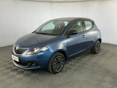 Usata Lancia Ypsilon Gold 70 CV (51 kW) 2023 Blu Utilitaria
