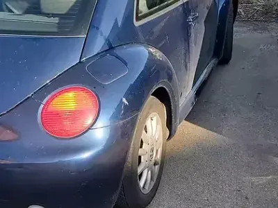 Usata VW New Beetle 101 CV (74 kW) 2005 Blu Utilitaria