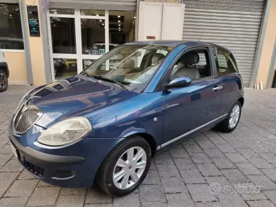 Usata Lancia Ypsilon 69 CV (50 kW) 2004 Bluazzurro Utilitaria