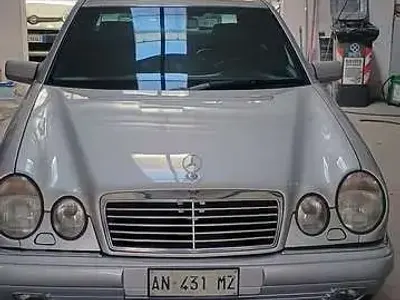 Usata Mercedes E200 Avantgarde 136 CV (100 kW) 1996 Berlina
